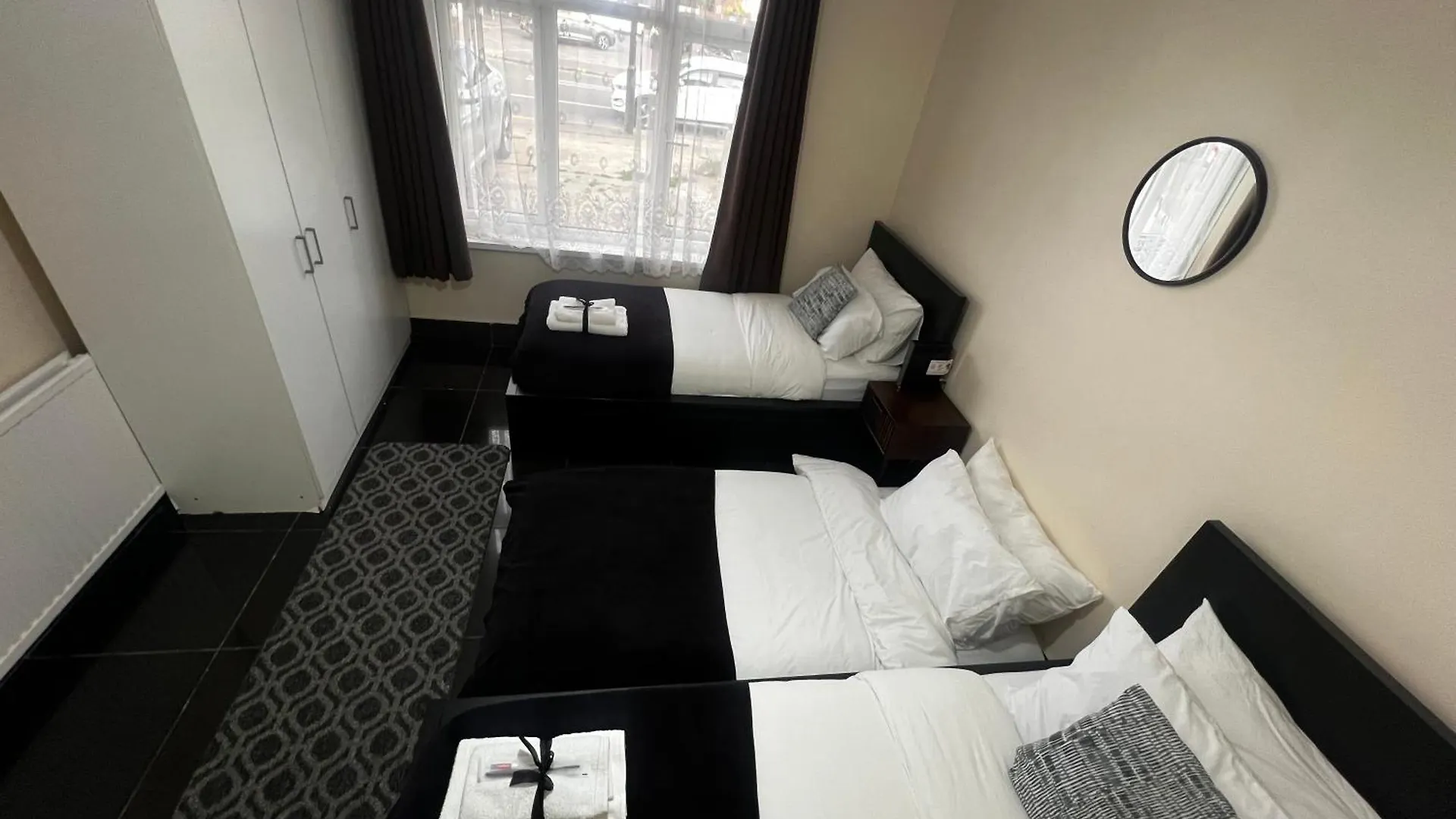 Luxurious Cozy London Holiday Home Cranford United Kingdom